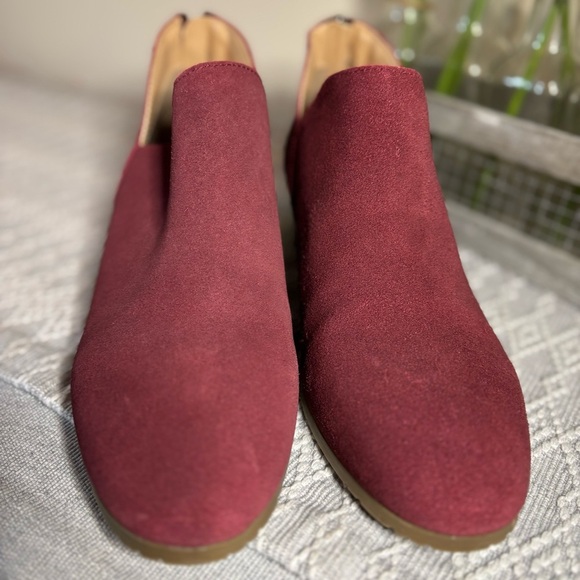 Kenneth Cole Reaction, Women's Side Skip Suede Block Heel Ankle Boots Sz 8 - Picture 5 of 6